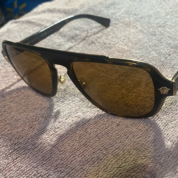 Black and gold Versace Sunglasses - Picture 4 of 5